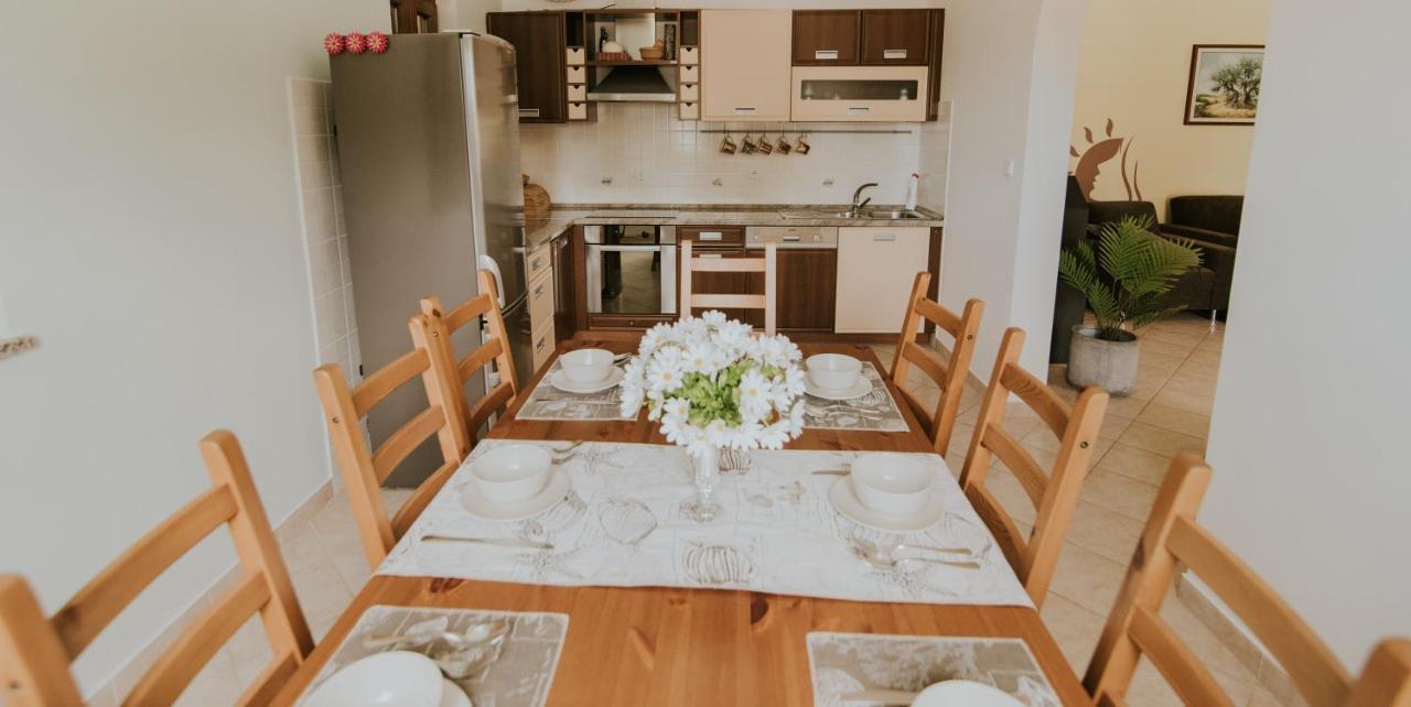 Tar-Vabriga Villa Daisy מראה חיצוני תמונה