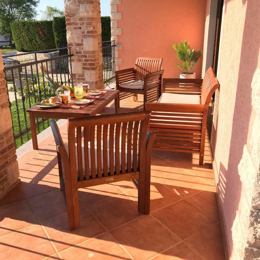 Tar-Vabriga Villa Daisy מראה חיצוני תמונה