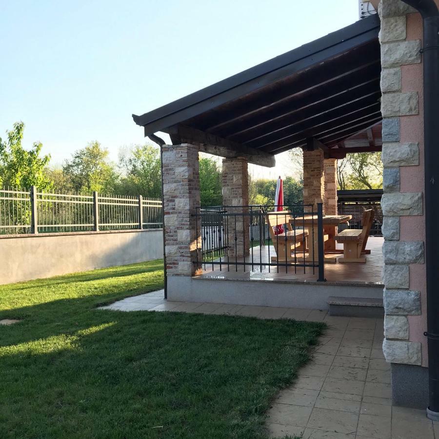 Tar-Vabriga Villa Daisy מראה חיצוני תמונה